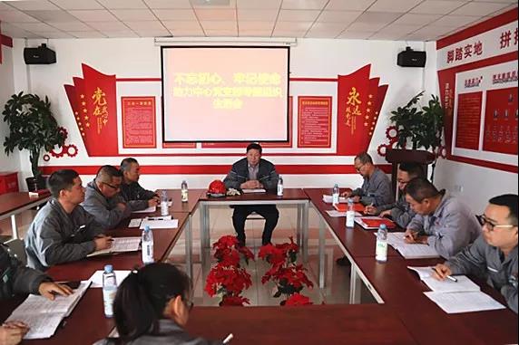 中泰紡織集團(tuán)動(dòng)力中心黨支部組織生活會(huì)現(xiàn)場(chǎng)(李明杰 攝)