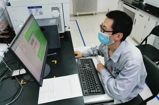 武振杰正在處理數(shù)據(jù)(景春艷 攝)