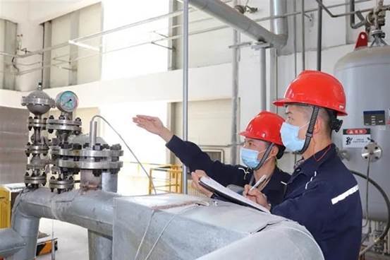 員工操作現(xiàn)場(chǎng) (常立榮 攝)