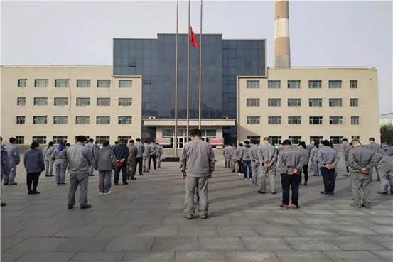 華泰公司默哀悼念現(xiàn)場(車紹玉 攝)